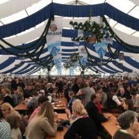 Das Zelt in Berg um 13 Uhr 30