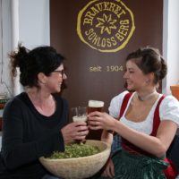 Hereinregierende Nachricht: Die Königin kommt aus Hearoa!