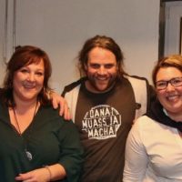 3 Männer nur mit Gitarre - und zwei Gewinnerinnen