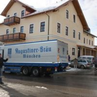 Hereinfließende Neuigkeit: Das Bier ist da! Hereinfließende Neuigkeit: Das Bier ist da!