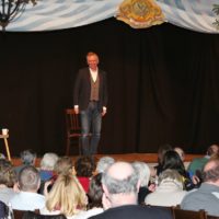 Christian Springer in der rappelvollen Post Christian Springer in der rappelvollen Post