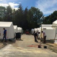 Besichtigung der Zeltanlage