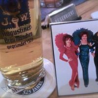 "in der Welt des internationalen Showbiz"