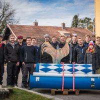 Und weg ist er ... Allmannshauser Burschenschaft legt ihren Maibaum um Und weg ist er ... Allmannshauser Burschenschaft legt ihren Maibaum um