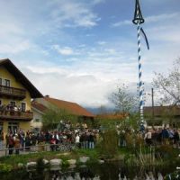 Erste Bilder von der Maifeier aus Höhenrain Erste Bilder von der Maifeier aus Höhenrain