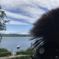 Gedenkmesse, Ehrensalut und Fahnenabordnungen: die Königstreuen in Berg