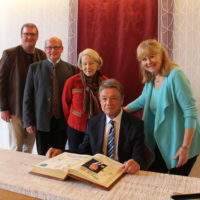 Dr. Lorenz Friedrich: Eintrag ins Goldene Buch der Gemeinde Berg