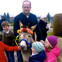 Palmsonntag: Kinderkirche mit Nepomuk