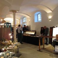 Kunstrose-Ring und Hybrid-Schwert