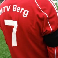 Schweigeminute und Trauerflor beim MTV