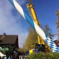 Berg überwintert ohne (Mai)Baum Berg überwintert ohne (Mai)Baum