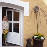 Strasshalsband und Schweineöhrchen Strasshalsband und Schweineöhrchen