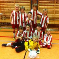 Kleine Kicker ganz vorne / die Großen patzen