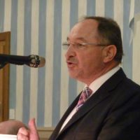 Der Landrat gibt sein Grußwort ab ... Der Landrat gibt sein Grußwort ab ...